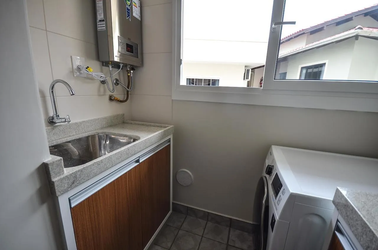 1079 - Apartamento Com Vista Para O Mar Em Bombinhas Brazílie